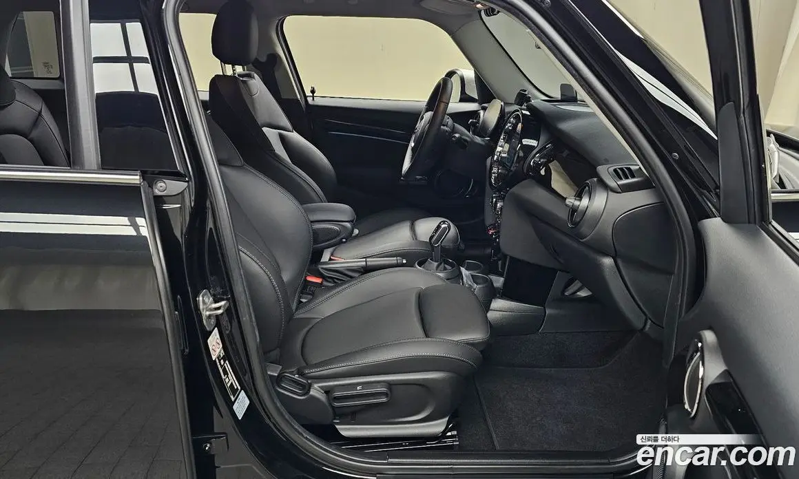Mini Cooper 2023 1.5 автомат (гидро), фото 16