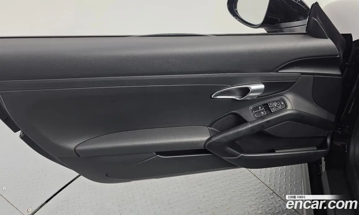 Porsche 718 2017 2.0 автомат (гидро), фото 14 Porsche 718 2017 2.0 автомат (гидро), фото 14