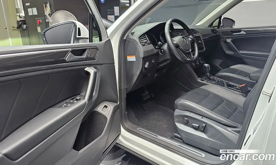 Volkswagen Tiguan 2019 2.0 автомат (гидро), фото 13 Volkswagen Tiguan 2019 2.0 автомат (гидро), фото 13
