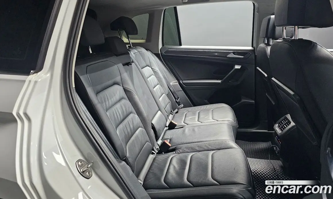Volkswagen Tiguan 2019 2.0 автомат (гидро), фото 17 Volkswagen Tiguan 2019 2.0 автомат (гидро), фото 17