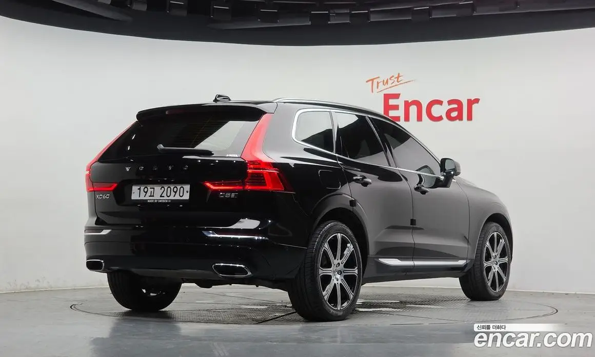 Volvo XC60 2018 2.0 автомат (гидро), фото 1 Volvo XC60 2018 2.0 автомат (гидро), фото 1