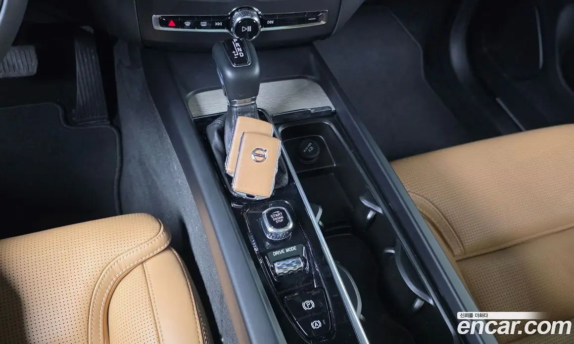 Volvo XC60 2018 2.0 автомат (гидро), фото 11 Volvo XC60 2018 2.0 автомат (гидро), фото 11