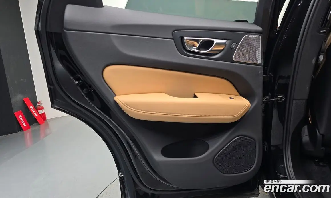 Volvo XC60 2018 2.0 автомат (гидро), фото 14 Volvo XC60 2018 2.0 автомат (гидро), фото 14