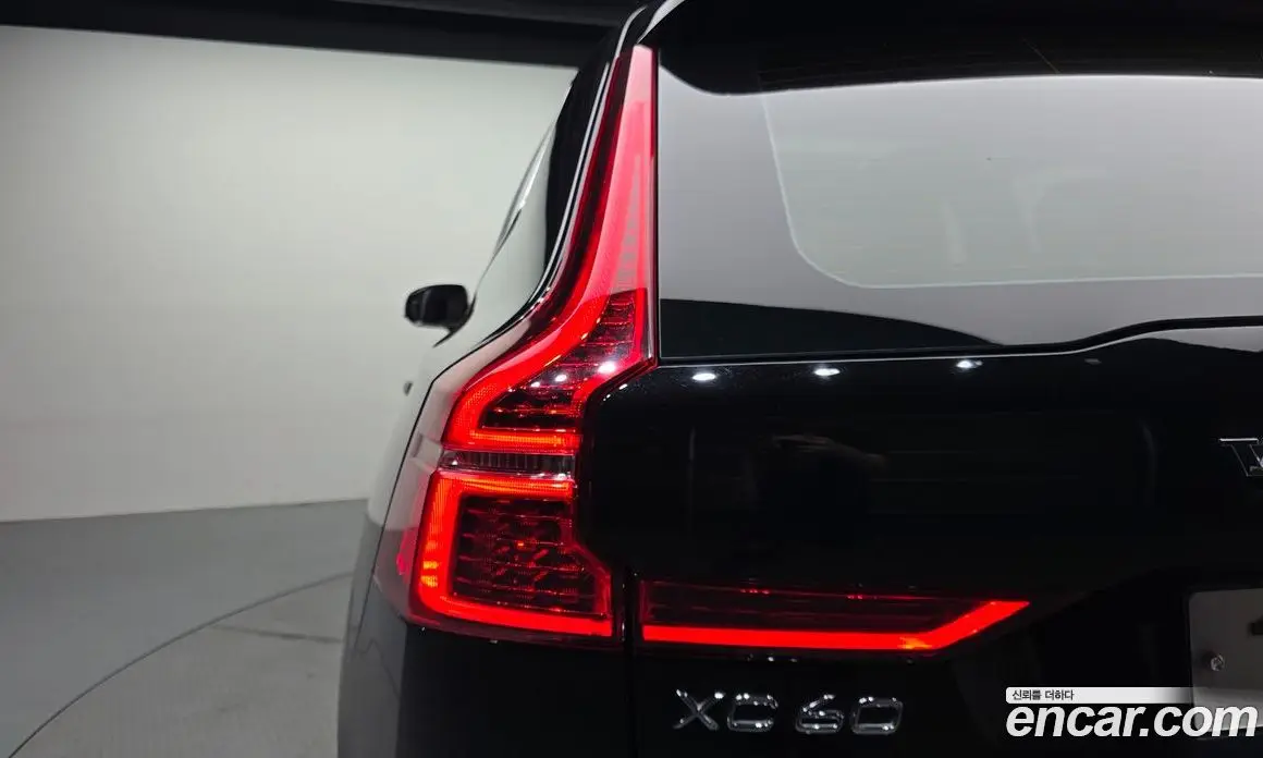 Volvo XC60 2018 2.0 автомат (гидро), фото 8 Volvo XC60 2018 2.0 автомат (гидро), фото 8