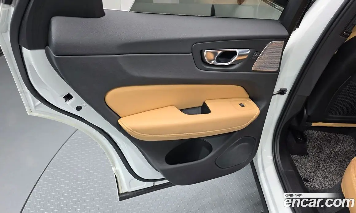 Volvo XC60 2021 2.0 автомат (гидро), фото 14 Volvo XC60 2021 2.0 автомат (гидро), фото 14
