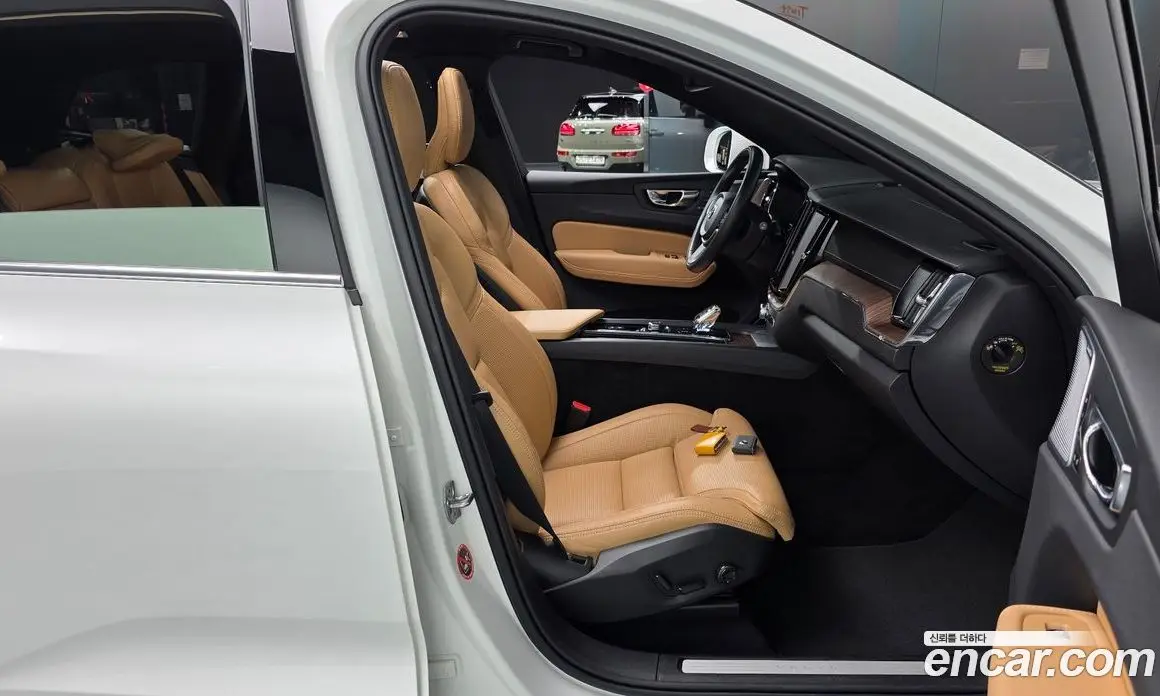 Volvo XC60 2021 2.0 автомат (гидро), фото 15 Volvo XC60 2021 2.0 автомат (гидро), фото 15
