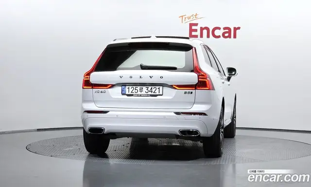 Volvo XC60 2021 2.0 автомат (гидро), миниатюра 3 Volvo XC60 2021 2.0 автомат (гидро), миниатюра 3