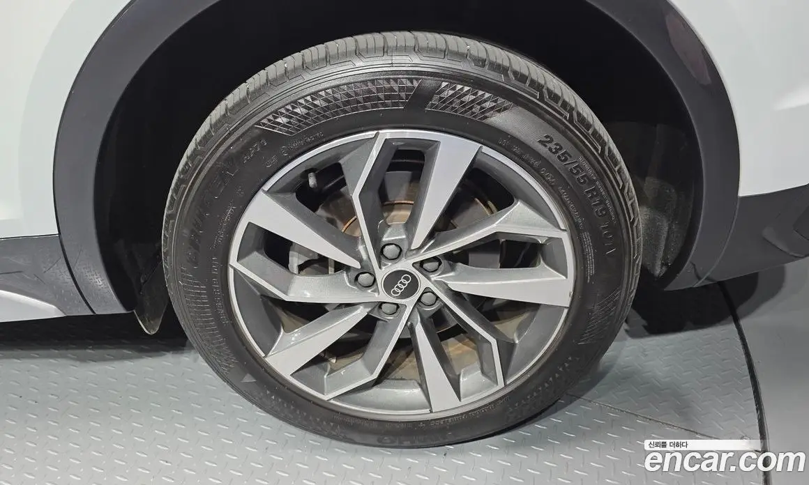 Audi Q5 2022 2.0 автомат (гидро), фото 7
