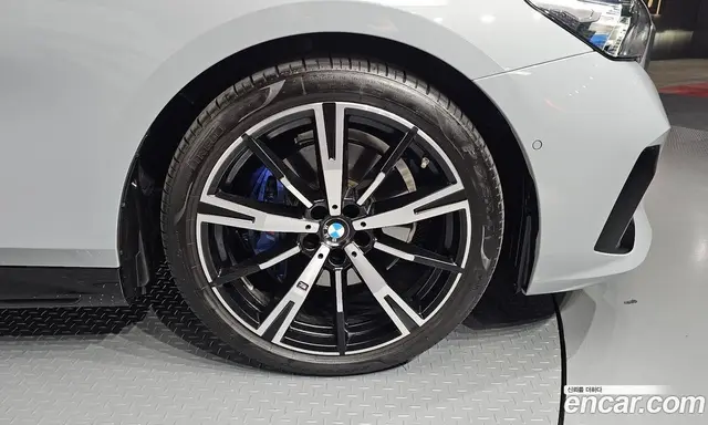 BMW 5 серия 2025 2.0 автомат (гидро), миниатюра 7 BMW 5 серия 2025 2.0 автомат (гидро), миниатюра 7