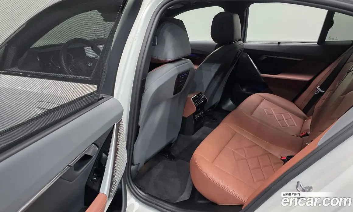 BMW 5 серия 2025 2.0 автомат (гидро), фото 18 BMW 5 серия 2025 2.0 автомат (гидро), фото 18