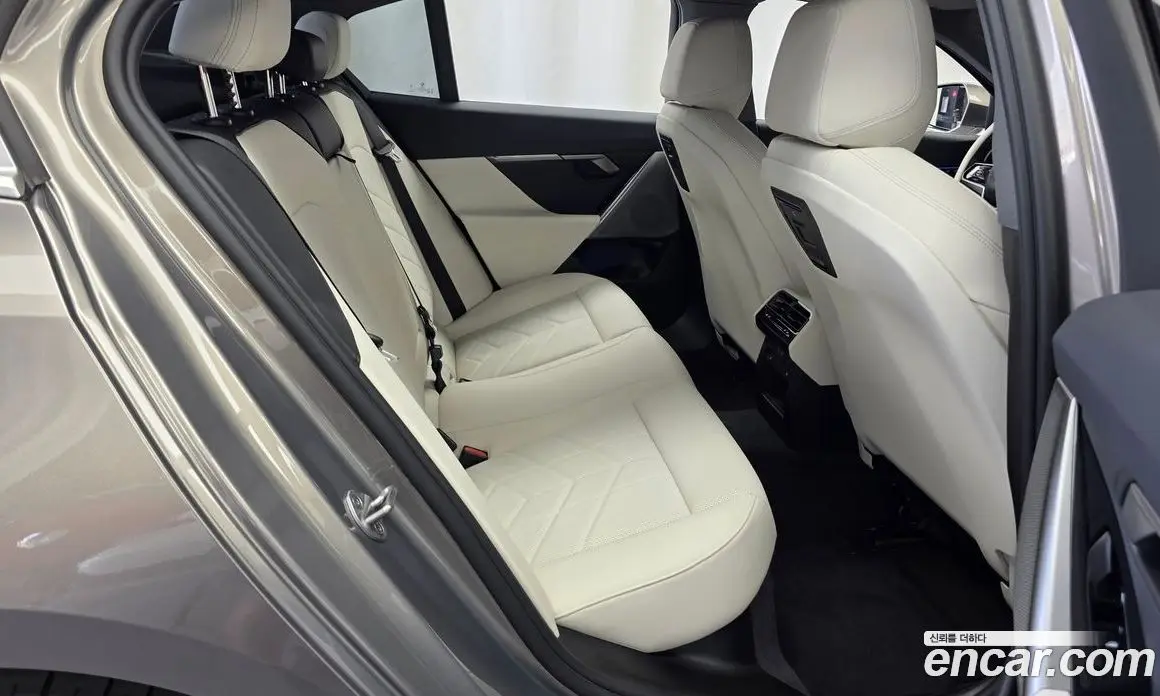 BMW 5 серия 2025 2.0 автомат (гидро), фото 18 BMW 5 серия 2025 2.0 автомат (гидро), фото 18