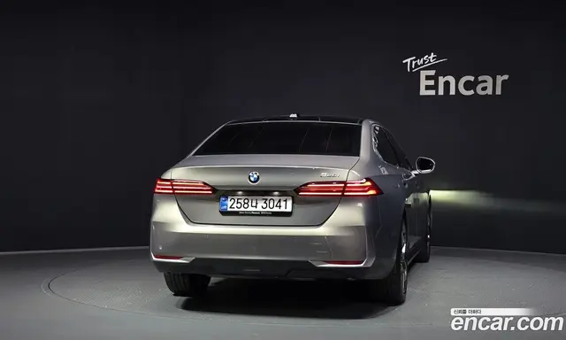 BMW 5 серия 2025 2.0 автомат (гидро), миниатюра 4 BMW 5 серия 2025 2.0 автомат (гидро), миниатюра 4