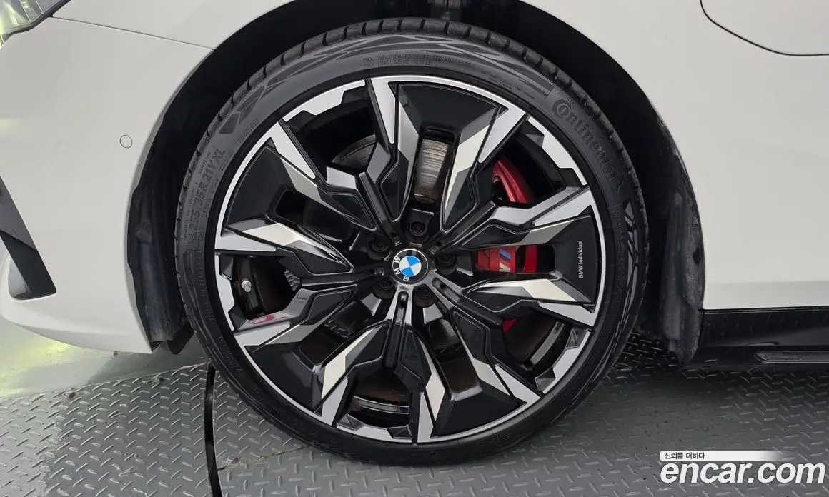 BMW 5 серия 2025 3.0 автомат (гидро), фото 5 BMW 5 серия 2025 3.0 автомат (гидро), фото 5