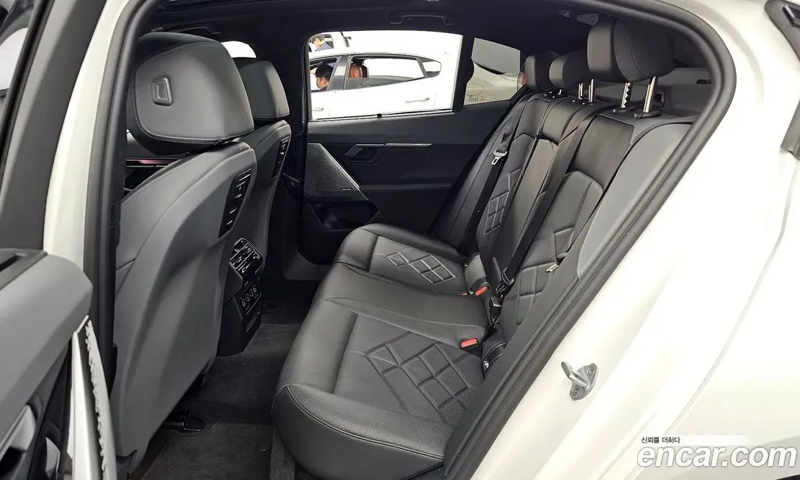 BMW 5 серия 2025 2.0 автомат (гидро), фото 16
