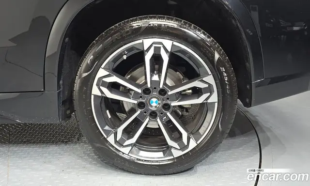 BMW X1 2023 2.0 автомат (гидро), миниатюра 7
