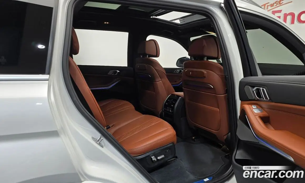 BMW X7 2025 3.0 автомат (гидро), фото 17