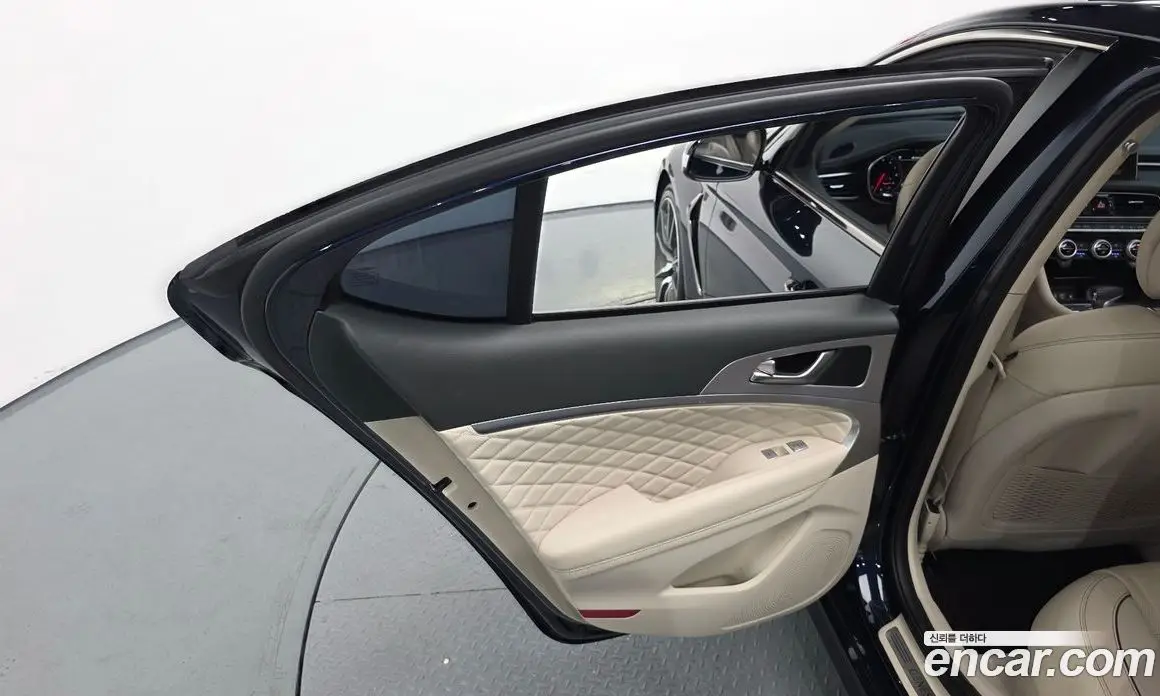 Genesis G70 2019 2.0 автомат (гидро), фото 14 Genesis G70 2019 2.0 автомат (гидро), фото 14