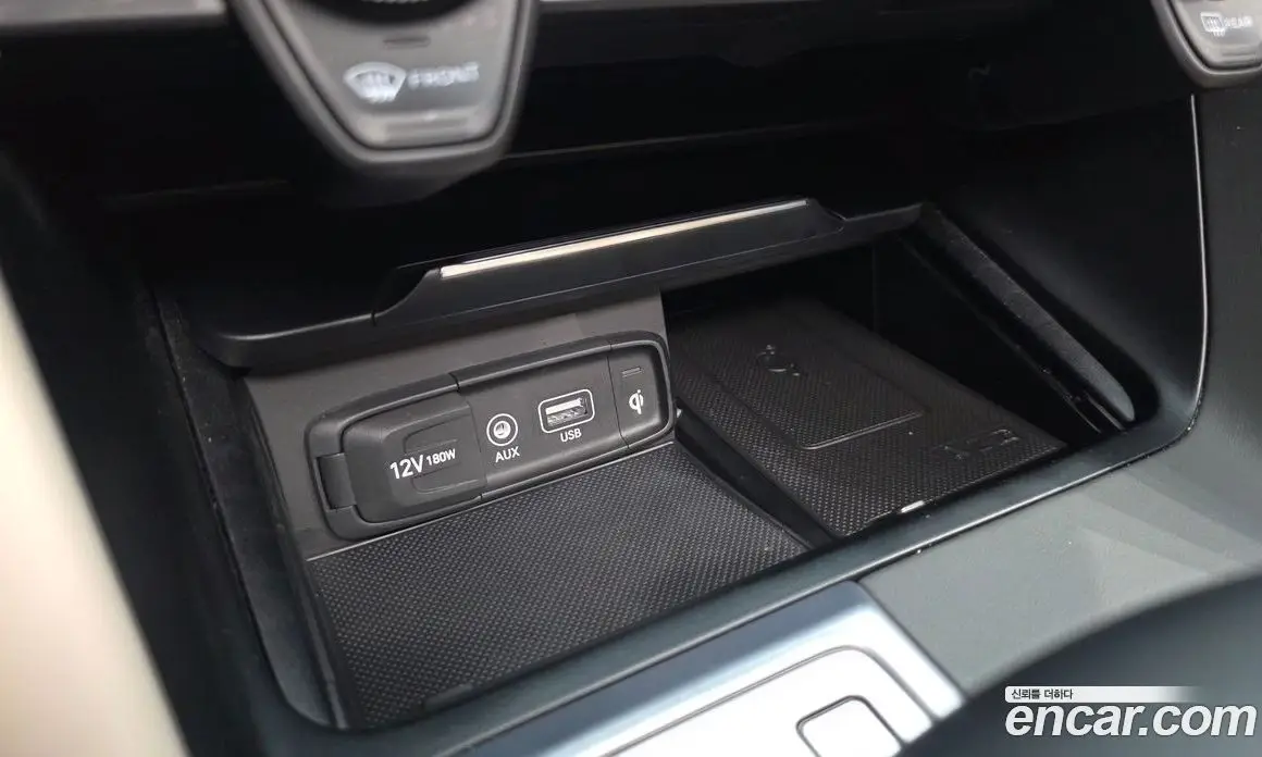 Genesis G70 2019 2.0 автомат (гидро), фото 15 Genesis G70 2019 2.0 автомат (гидро), фото 15