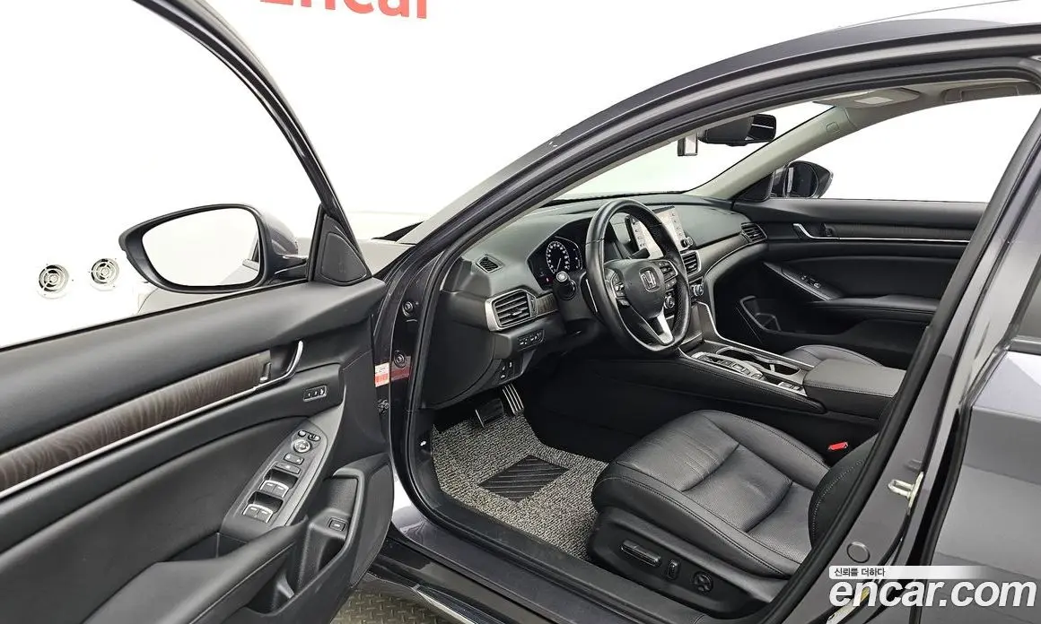 Honda Accord 2020 2.0 автомат (гидро), фото 13