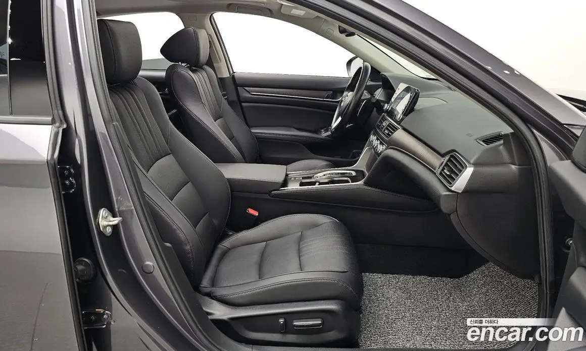 Honda Accord 2020 2.0 автомат (гидро), фото 17