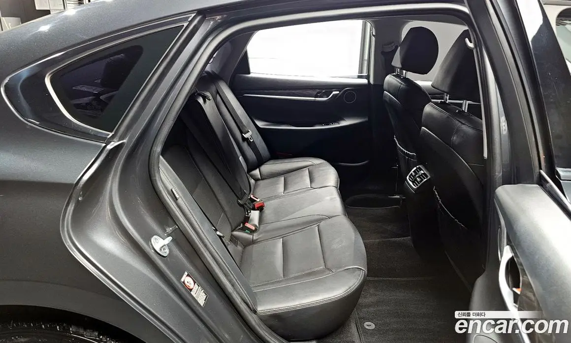 Hyundai Grandeur 2017 2.4 автомат (гидро), фото 17