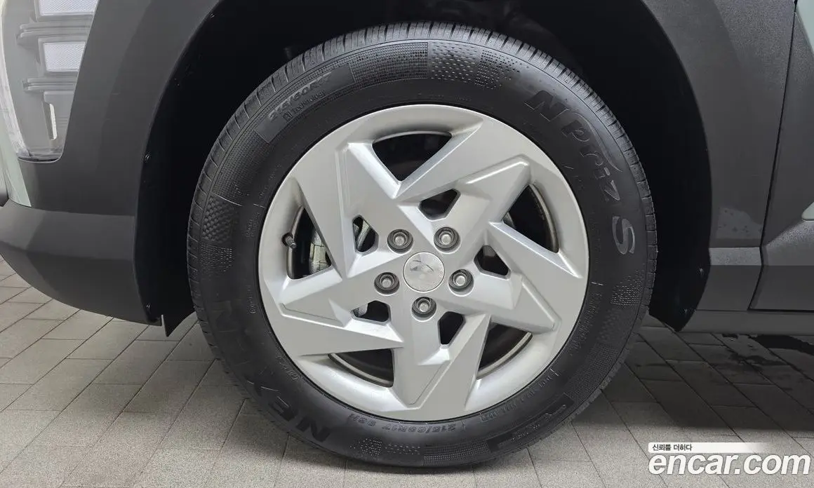 Hyundai Kona 2023 1.6 автомат (гидро), фото 4