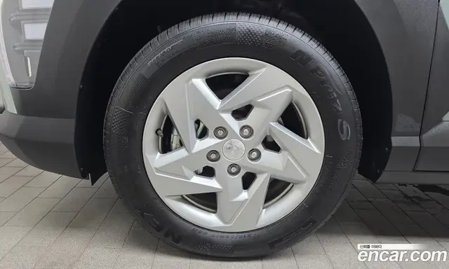 Hyundai Kona 2023 1.6 автомат (гидро), миниатюра 4