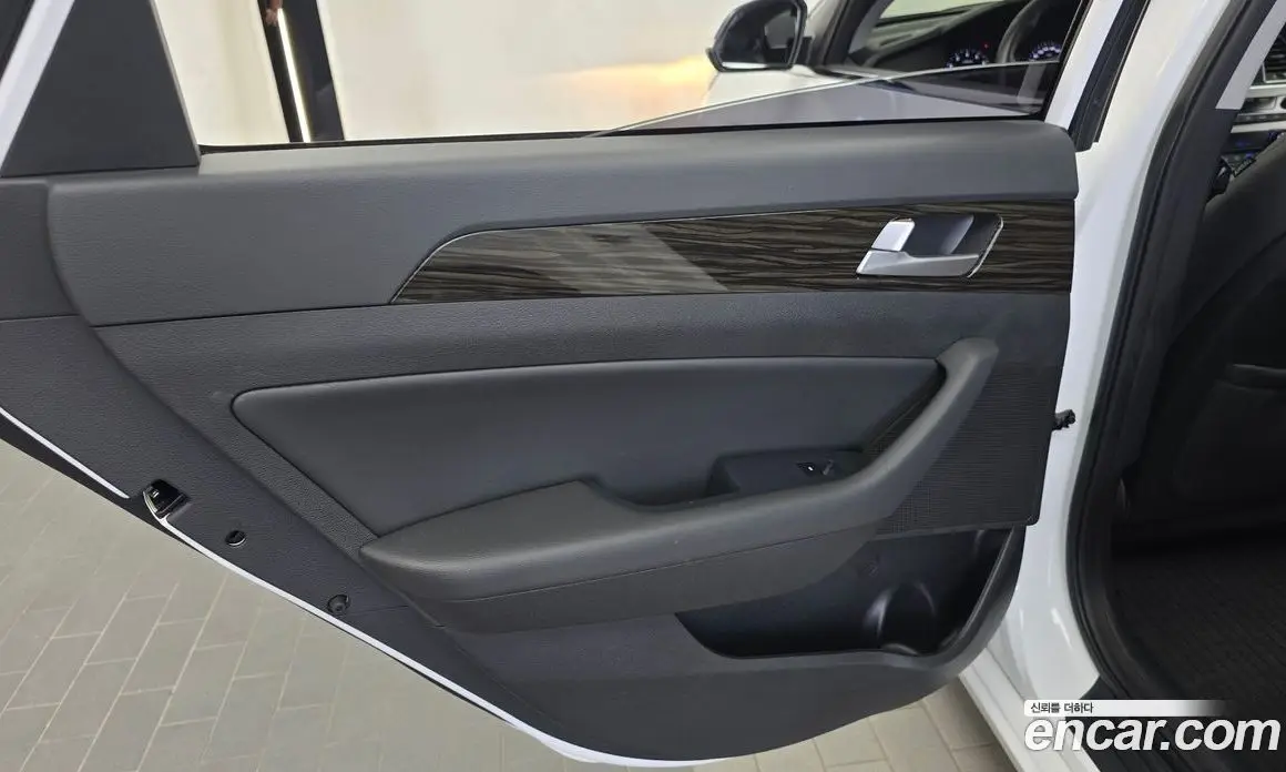 Hyundai Sonata 2017 2.0 автомат (гидро), фото 15 Hyundai Sonata 2017 2.0 автомат (гидро), фото 15