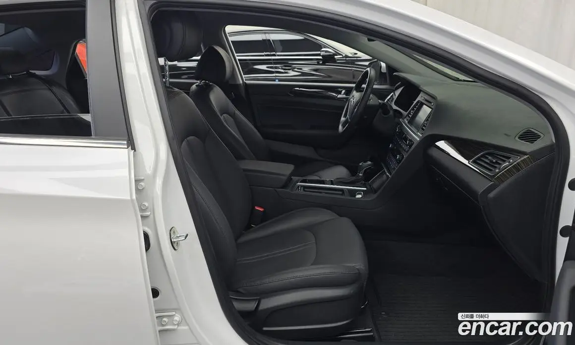 Hyundai Sonata 2017 2.0 автомат (гидро), фото 16 Hyundai Sonata 2017 2.0 автомат (гидро), фото 16