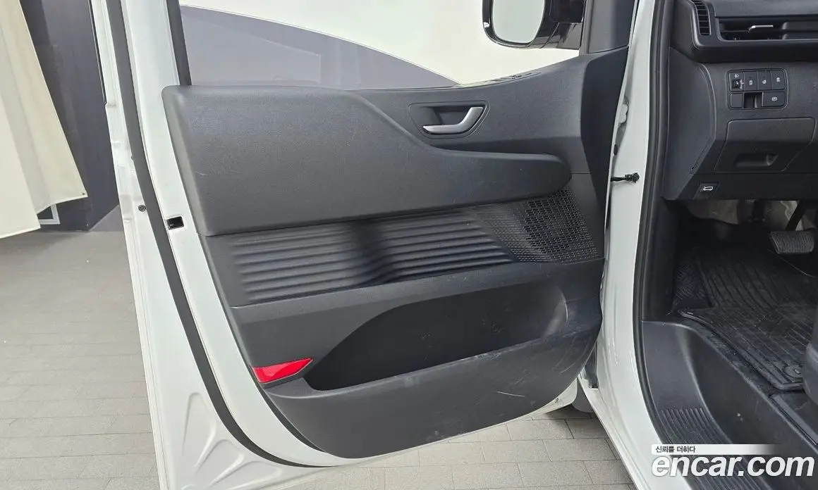 Hyundai Staria 2021 2.2 автомат (гидро), фото 13