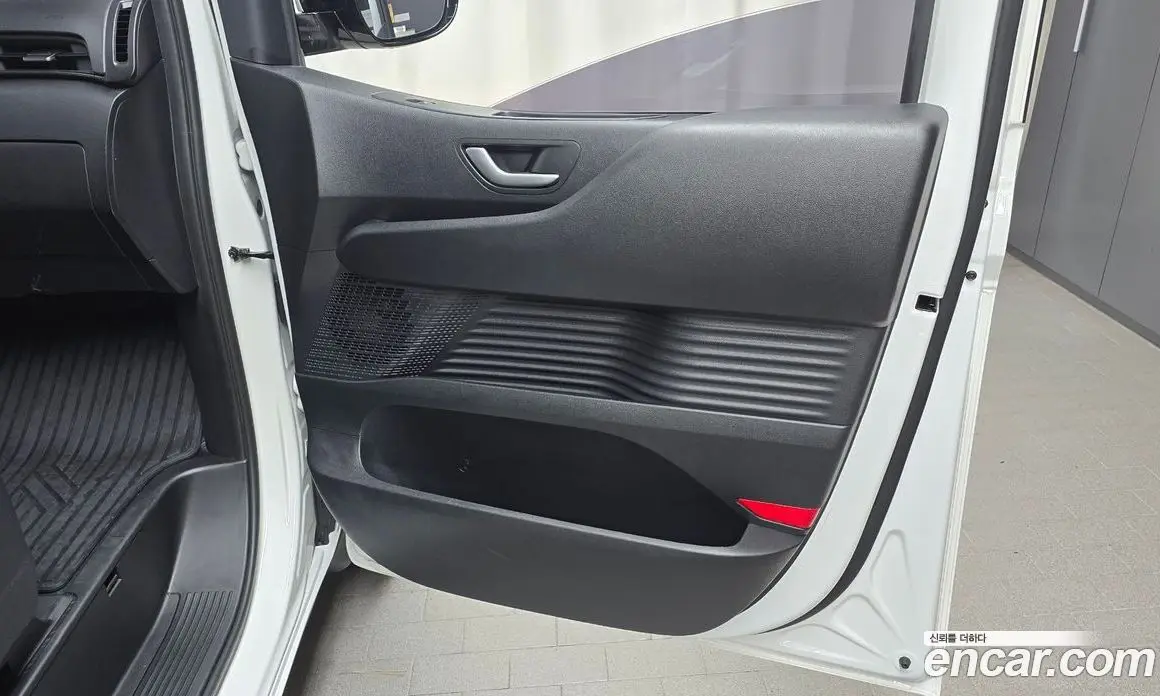 Hyundai Staria 2021 2.2 автомат (гидро), фото 14