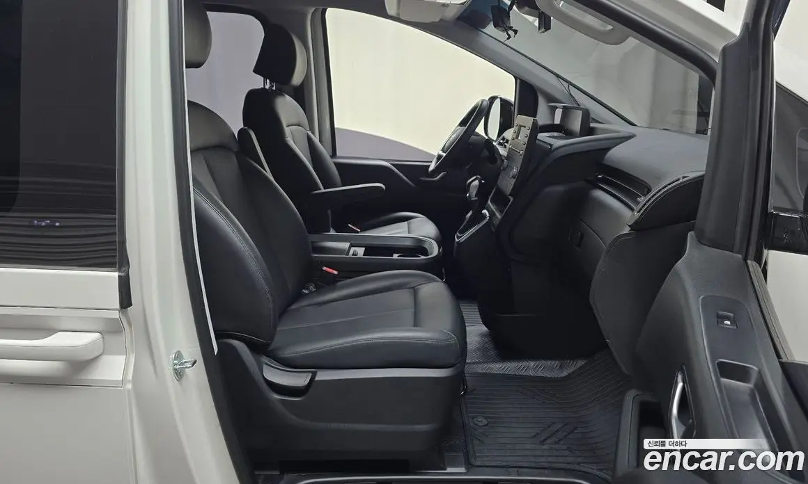 Hyundai Staria 2021 2.2 автомат (гидро), фото 15