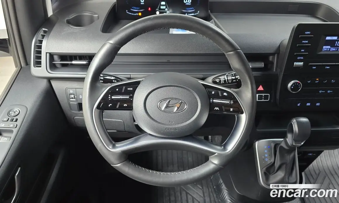 Hyundai Staria 2021 2.2 автомат (гидро), фото 17