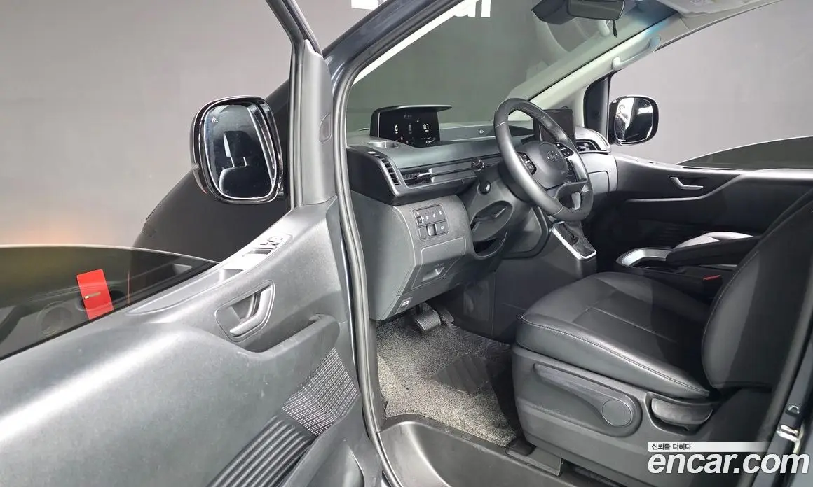 Hyundai Staria 2023 2.2 автомат (гидро), фото 13