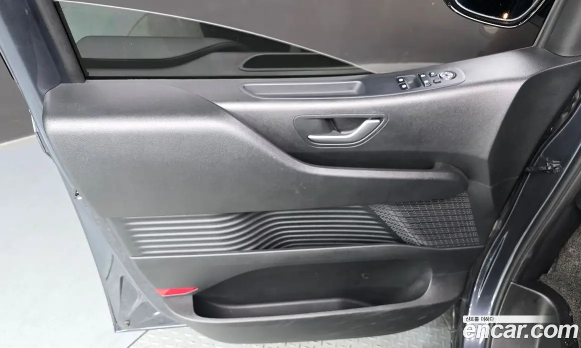 Hyundai Staria 2023 2.2 автомат (гидро), фото 15