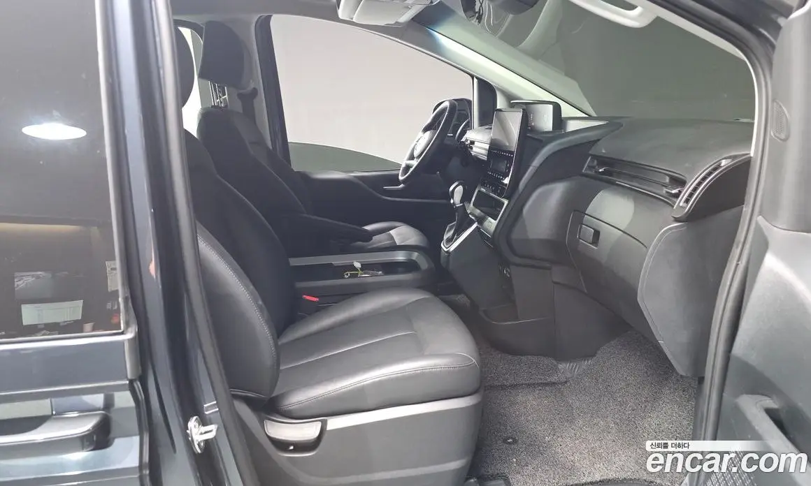 Hyundai Staria 2023 2.2 автомат (гидро), фото 16