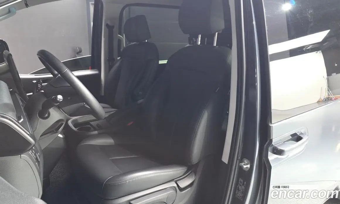 Hyundai Staria 2023 2.2 автомат (гидро), фото 18