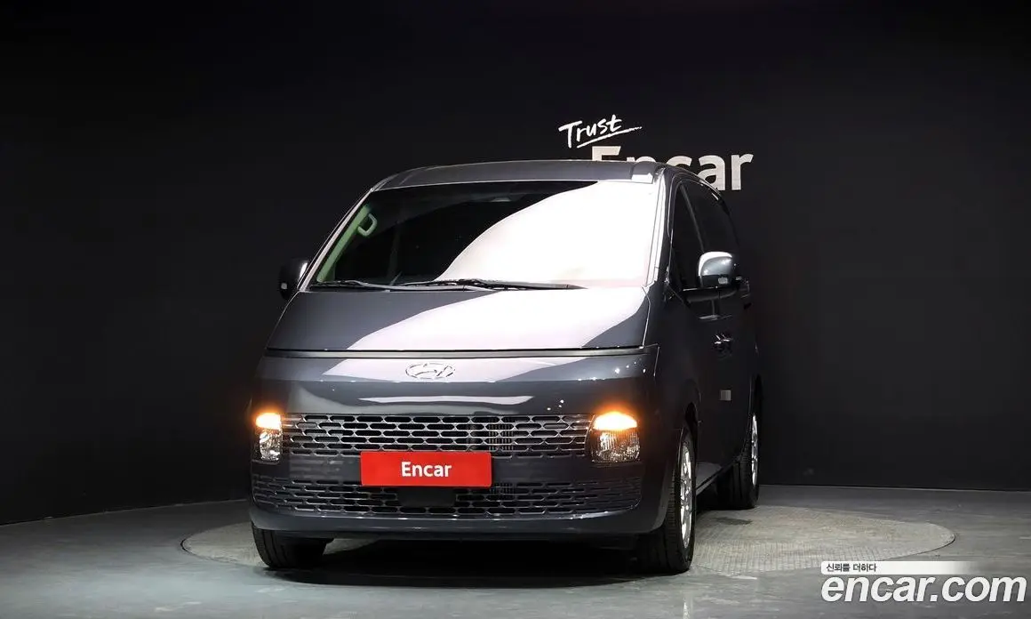 Hyundai Staria 2023 2.2 автомат (гидро), фото 3