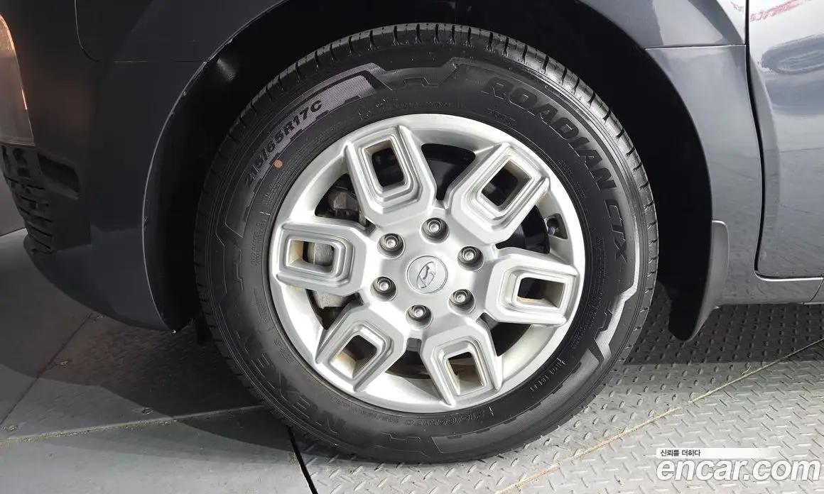 Hyundai Staria 2023 2.2 автомат (гидро), фото 5
