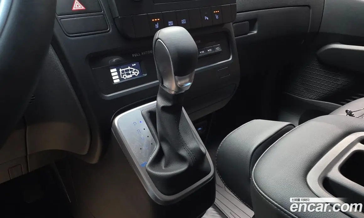 Hyundai Staria 2025 3.5 автомат (гидро), фото 12