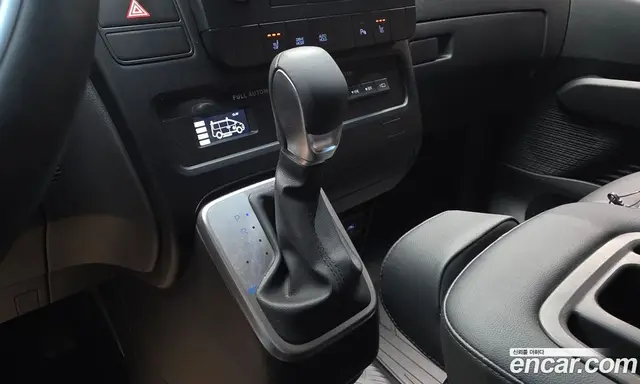 Hyundai Staria 2025 3.5 автомат (гидро), миниатюра 12