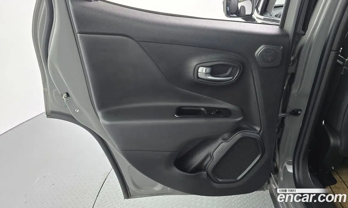 Jeep Renegade 2019 2.4 автомат (гидро), фото 14