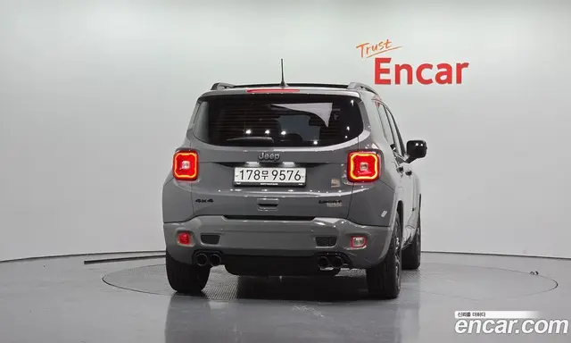 Jeep Renegade 2019 2.4 автомат (гидро), миниатюра 3