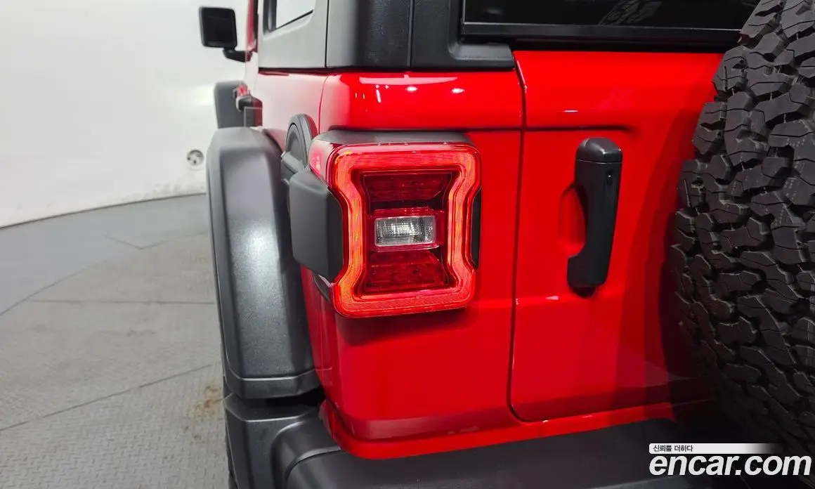 Jeep Wrangler 2024 2.0 автомат (гидро), фото 9