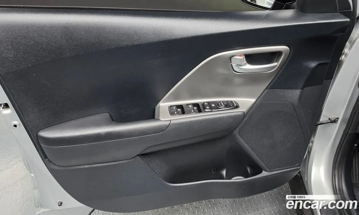 Kia Niro 2022 0.2 автомат (гидро), фото 13 Kia Niro 2022 0.2 автомат (гидро), фото 13