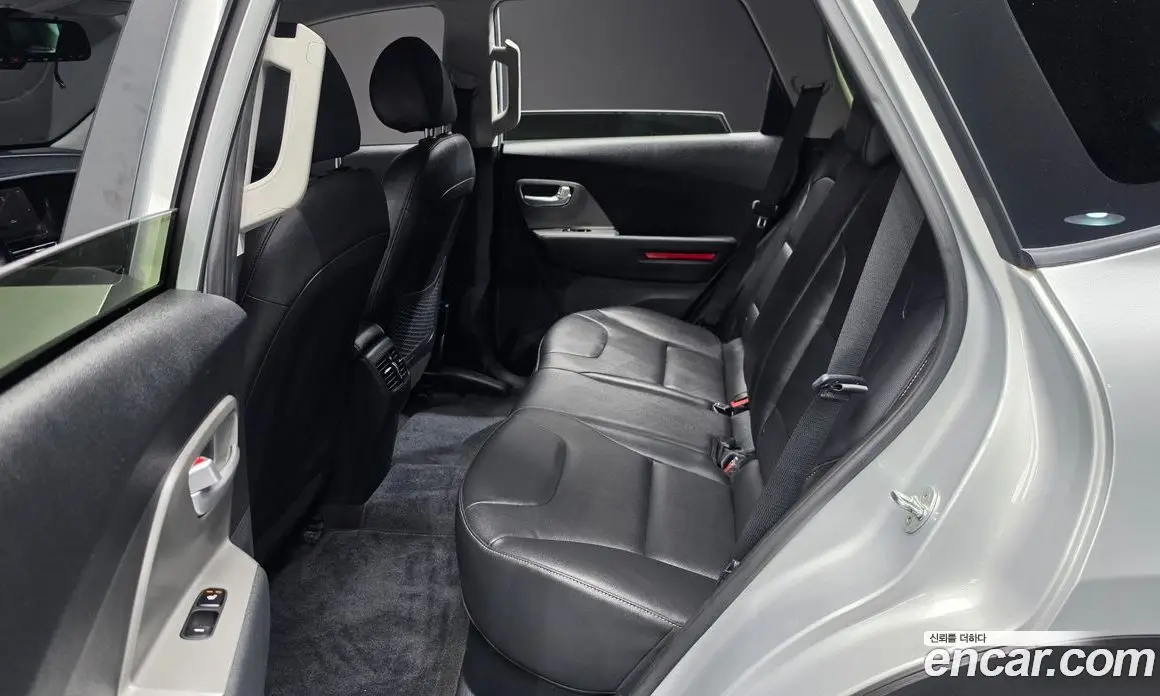 Kia Niro 2022 0.2 автомат (гидро), фото 16 Kia Niro 2022 0.2 автомат (гидро), фото 16