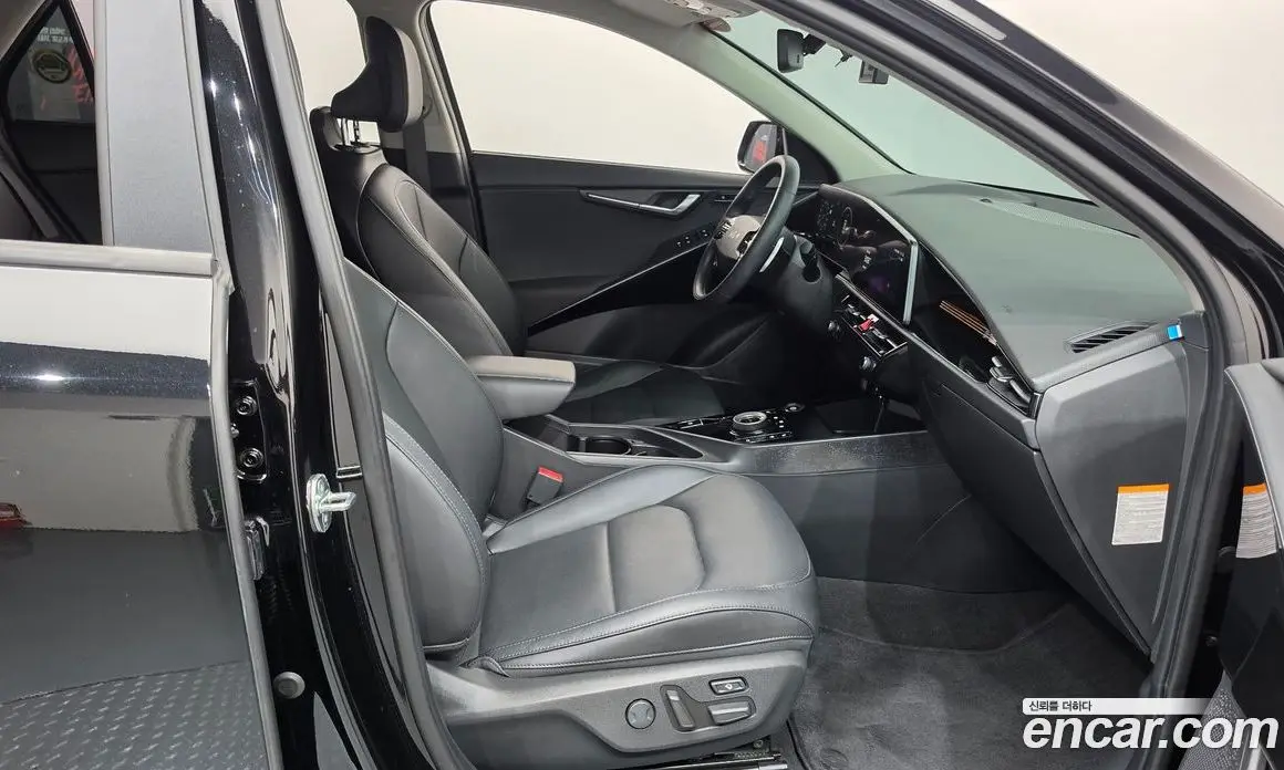 Kia Niro 2023 0.2 автомат (гидро), фото 16