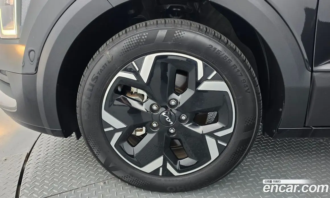 Kia Niro 2023 0.2 автомат (гидро), фото 5