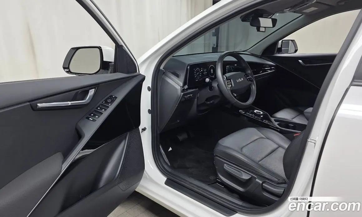 Kia Niro 2023 0.2 автомат (гидро), фото 12 Kia Niro 2023 0.2 автомат (гидро), фото 12