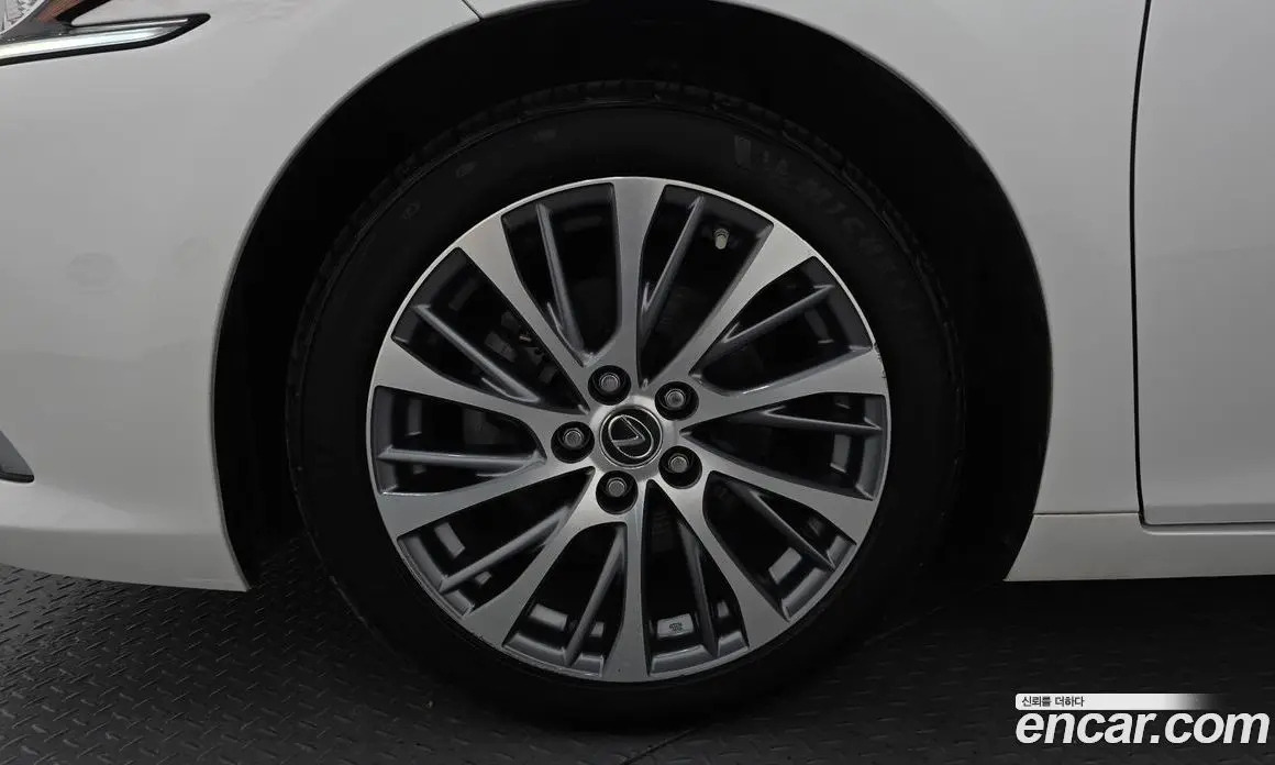 Lexus ES 2019 2.5 автомат (гидро), фото 5 Lexus ES 2019 2.5 автомат (гидро), фото 5